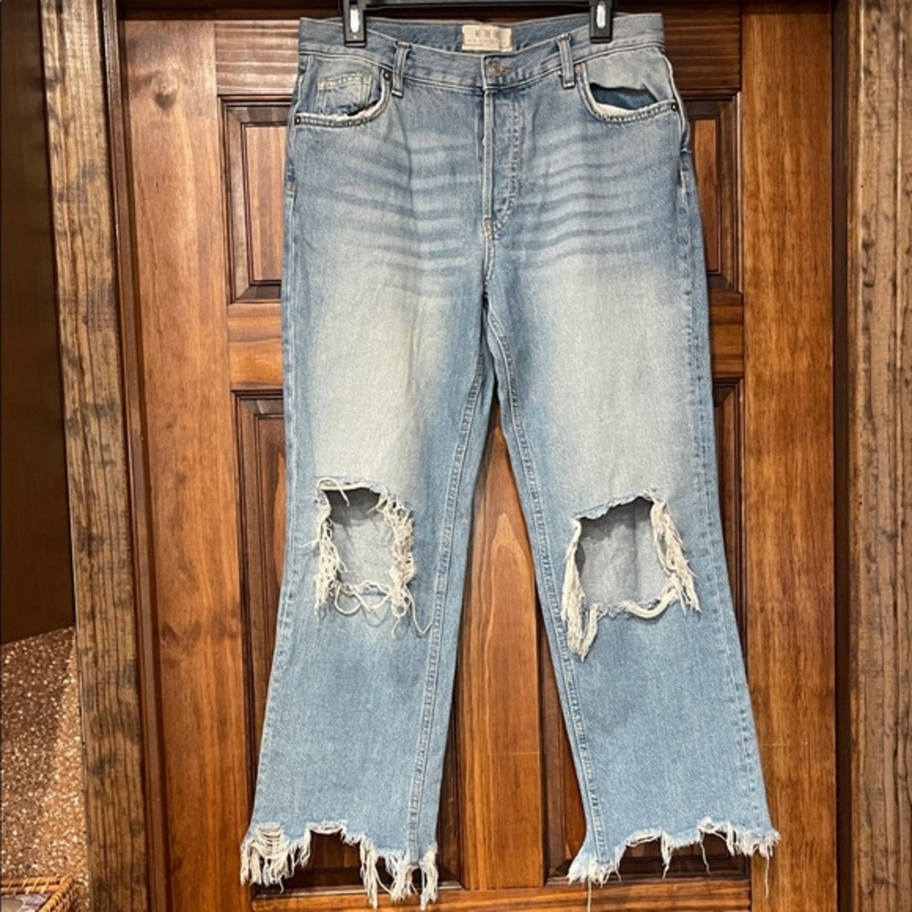 We The Free Light Blue Busted Knees Distressed Boyfriend Jeans size 28